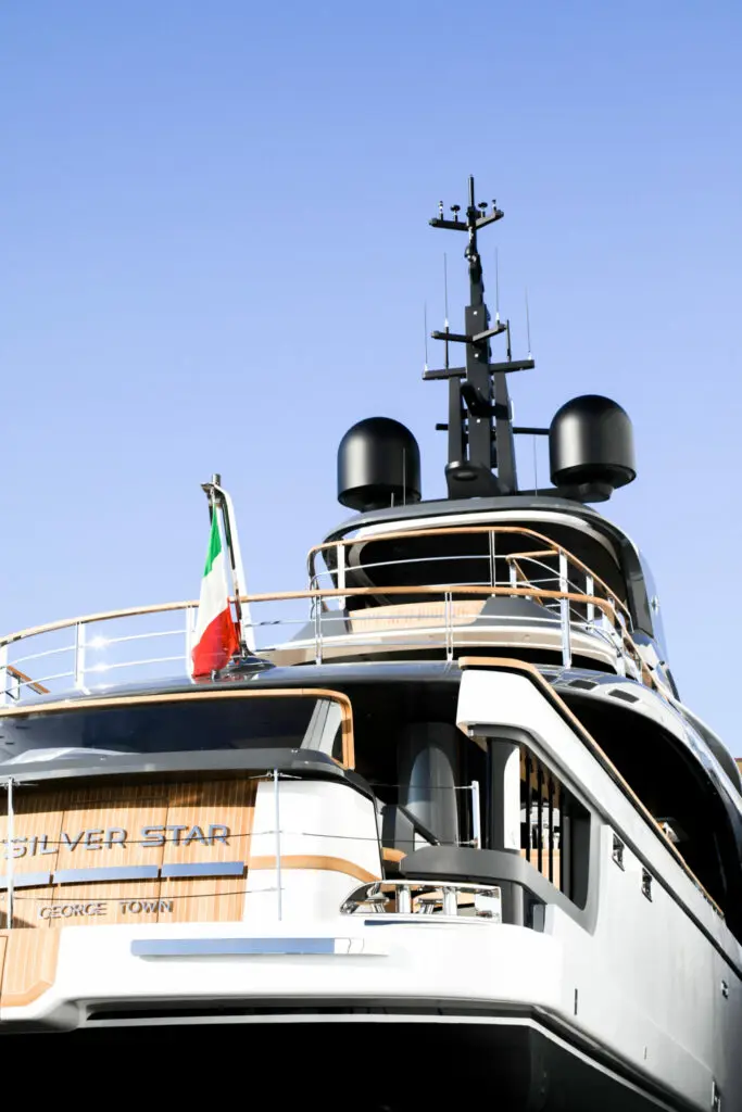 Jachta Armani Admiral2