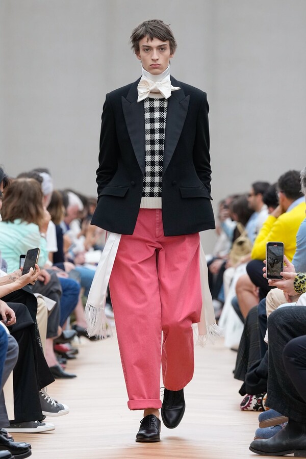 Jonathan Anderson pre Dior8