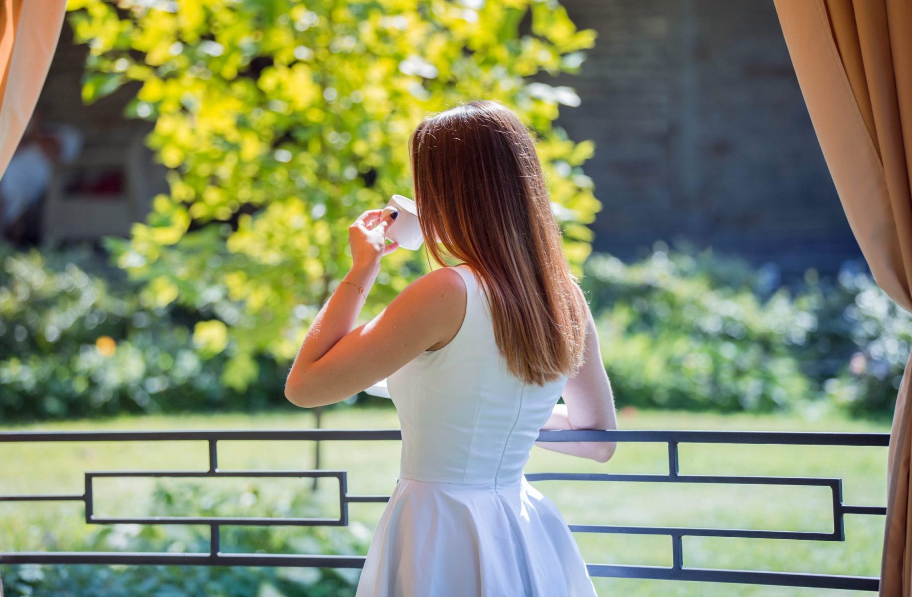 Káva v parku Manor House Spa