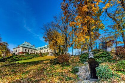Palác Odrowąż na jeseň