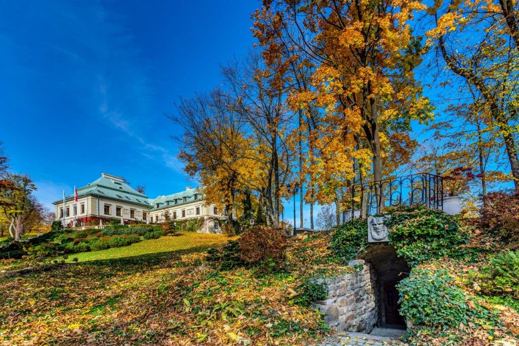 Palác Odrowąż na jeseň