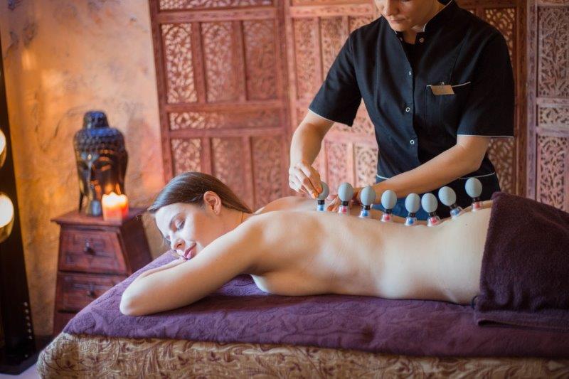 Energetick&eacute; terapie v k&uacute;peľoch hotela Manor House