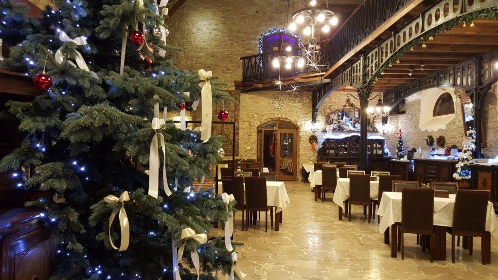 Vianočn&yacute; stromček v k&uacute;peľoch Manor House