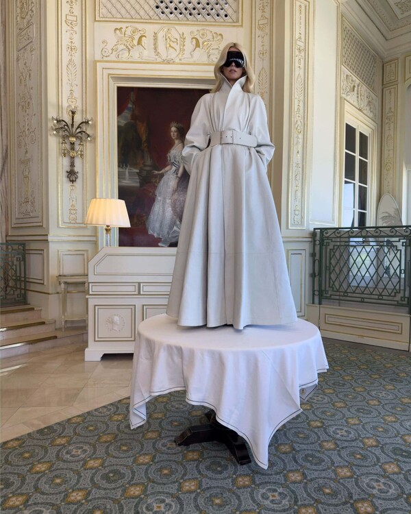 Kampaň Balenciaga s Claudiou Schiffer9