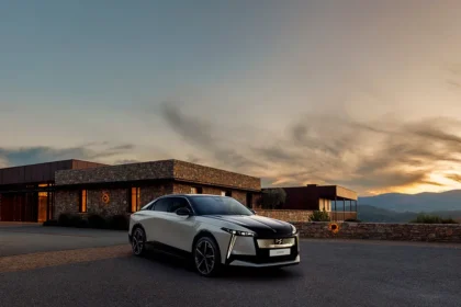 Ds N°8 Prémiový elektrický SUV s dojazdom 750 km a francúzskym štýlom