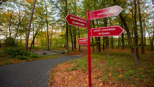 Tematick&eacute; chodn&iacute;ky v parku Maor Hpuse Spa