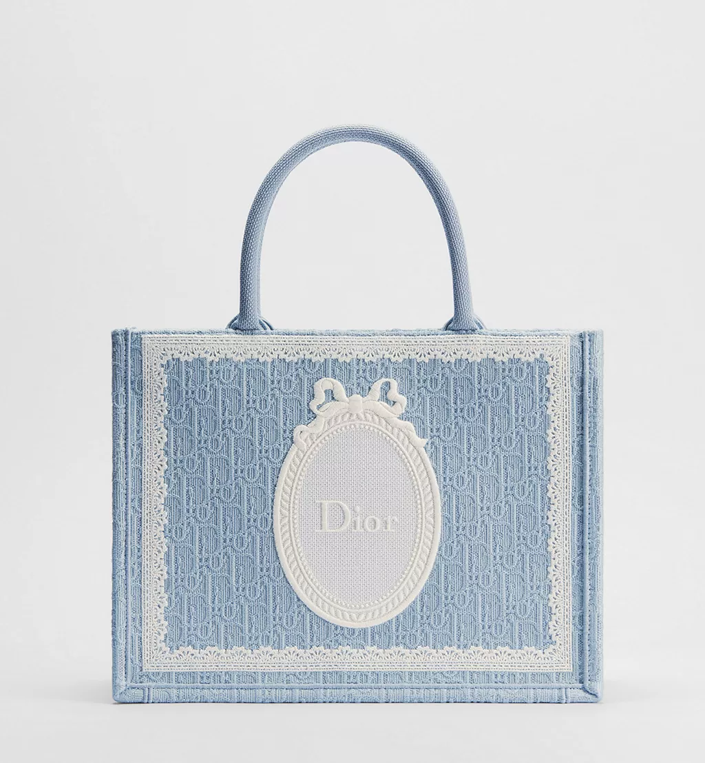 Dior Book Tote Keď sa kniha st&aacute;va m&oacute;dou61