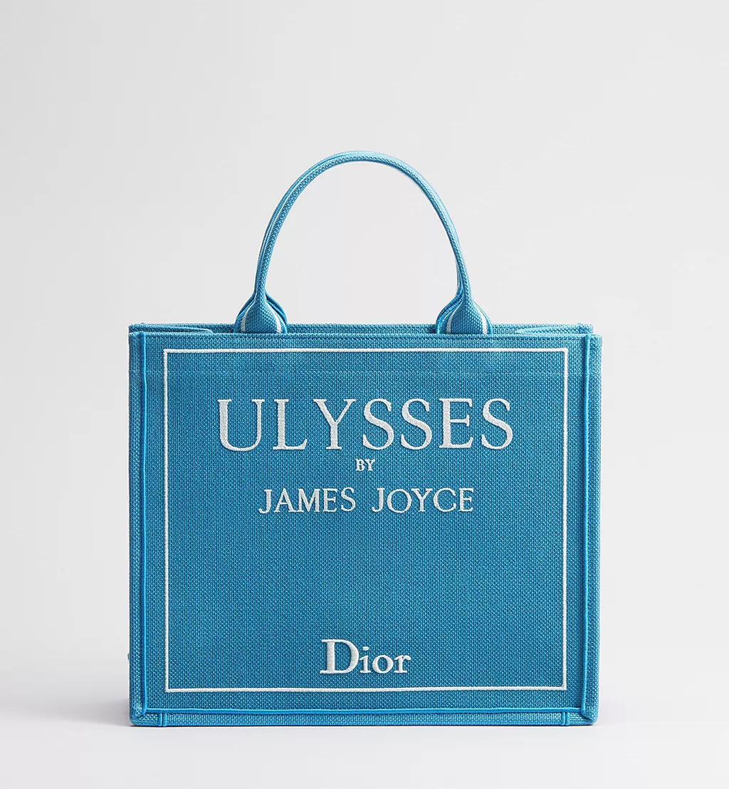 Dior Book Tote Keď sa kniha st&aacute;va m&oacute;dou8