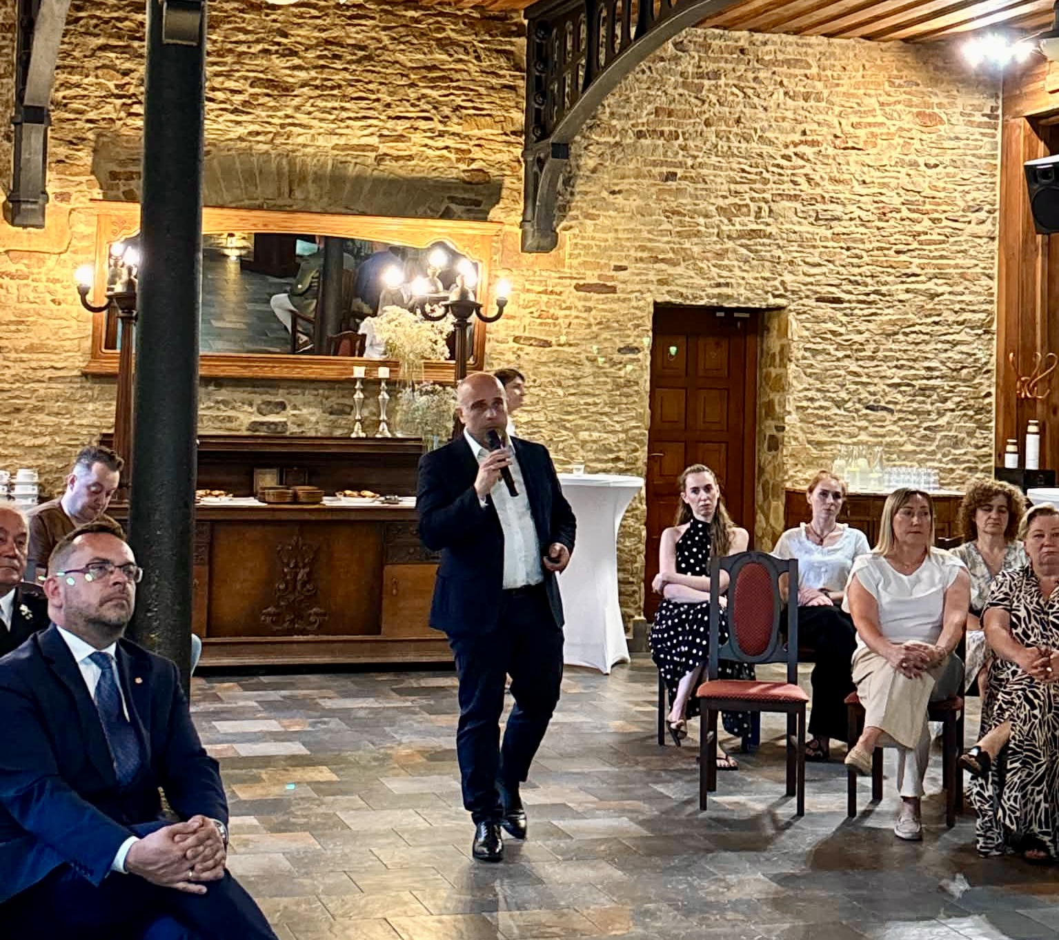 Ofici&aacute;lne otvorenie kupolov&yacute;ch domov Arkadiusz Tomczyk