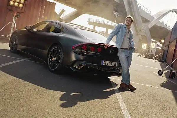 Brad Pitt a Mercedes Amg2